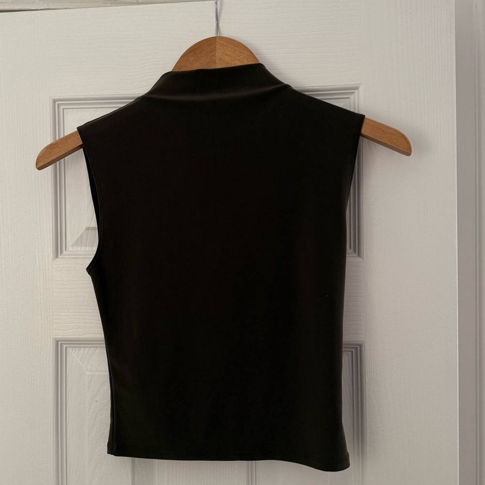 Aritzia Winfred Green Top